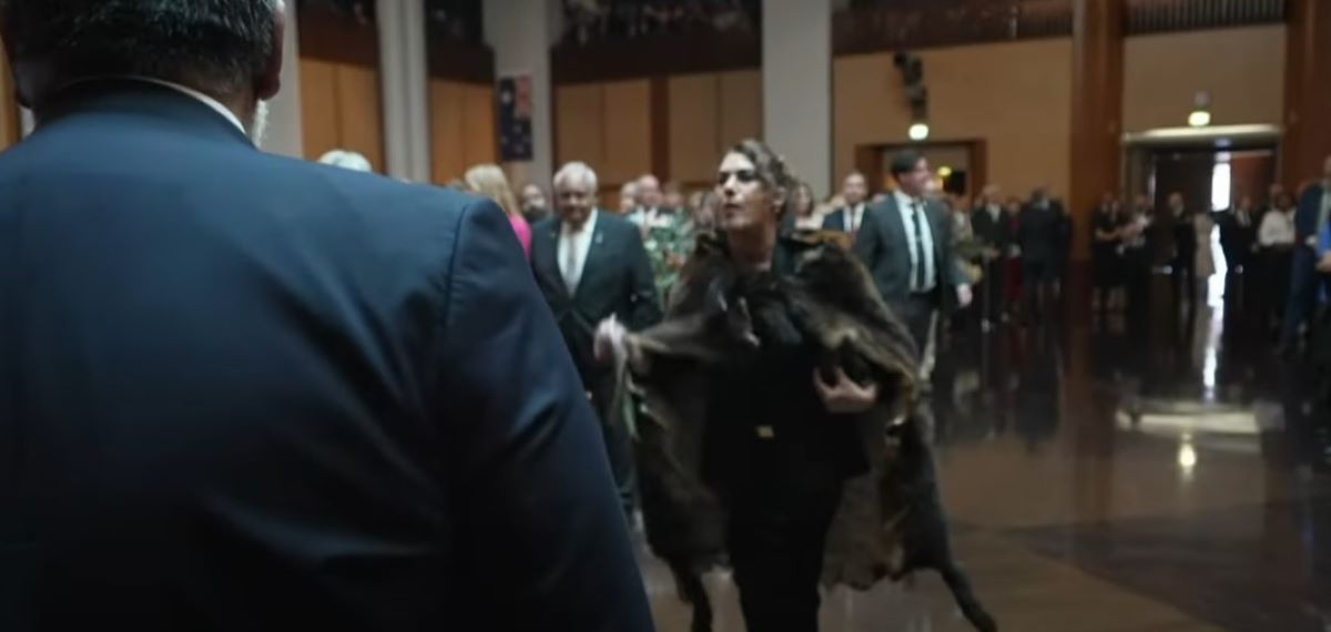 Βασιλιάς Κάρολος: Δέχθηκε φραστική επίθεση από Αυστραλή γερουσιαστή – «Δεν είσαι ο βασιλιάς μου»