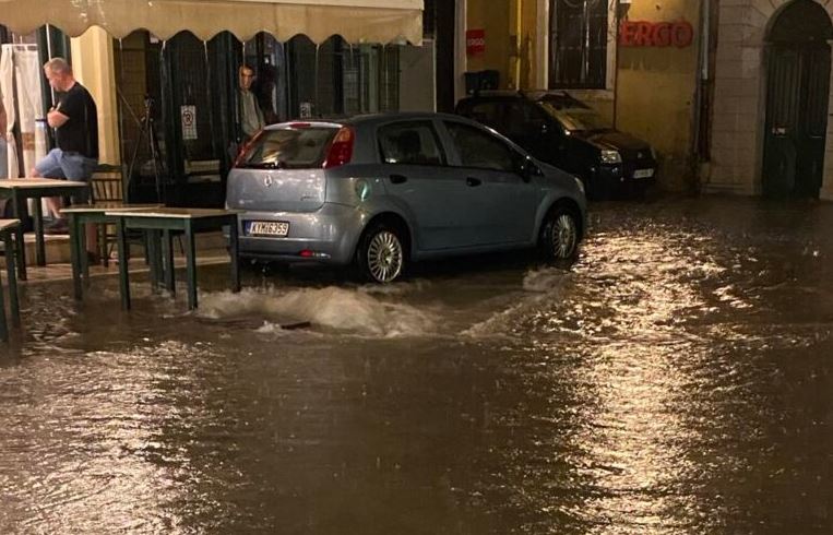 Επελαύνει η κακοκαιρία «Cassandra» στην Δυτική Ελλάδα – Προβλήματα στην Κέρκυρα, 112 στους Φιλιάτες