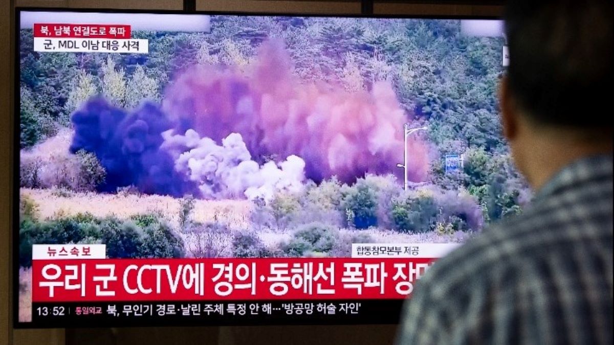 Αυξάνεται η ένταση στην Κορέα: Η Πιονγιάνγκ ανατίναξε τμήματα δρόμων που την συνδέουν με την Νότια Κορέα