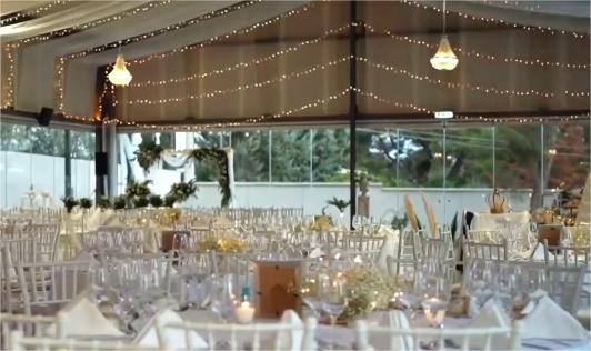 Κορωπί: Ιδιοκτήτρια κέντρου εκδηλώσεων εξαπάτησε τουλάχιστον 22 ζευγάρια – «Είναι κλέφτες, πήραν τα λεφτά μου και δεν θα μας τα δώσουν πίσω»