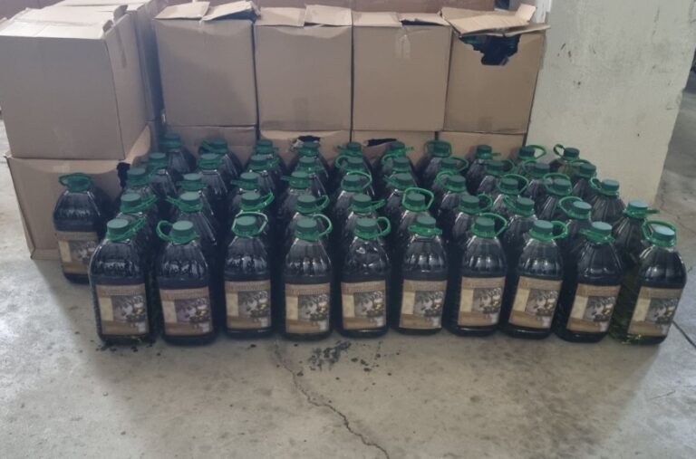 Κιλκίς: Πιάστηκε με μαχαίρι και ανακαλύφθηκε ότι πουλούσε νοθευμένο λάδι