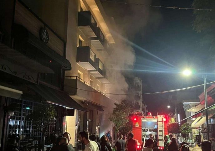 Λάρισα: Φωτιά σε κατάστημα εστίασης – Δείτε βίντεο