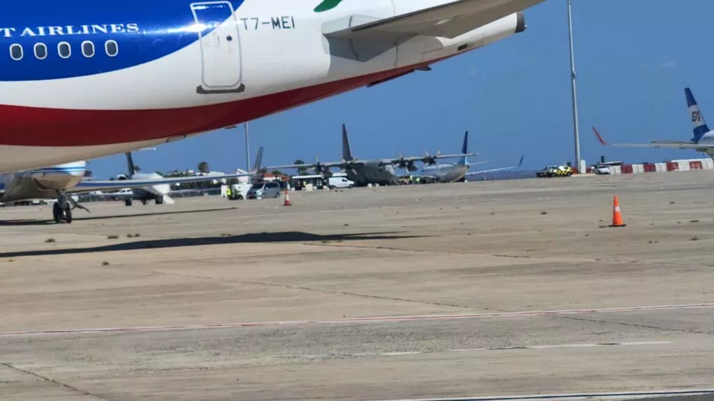 Στο αεροδρόμιο Λάρνακας το C-130 που μεταφέρει Κύπριους από τον Λίβανο
