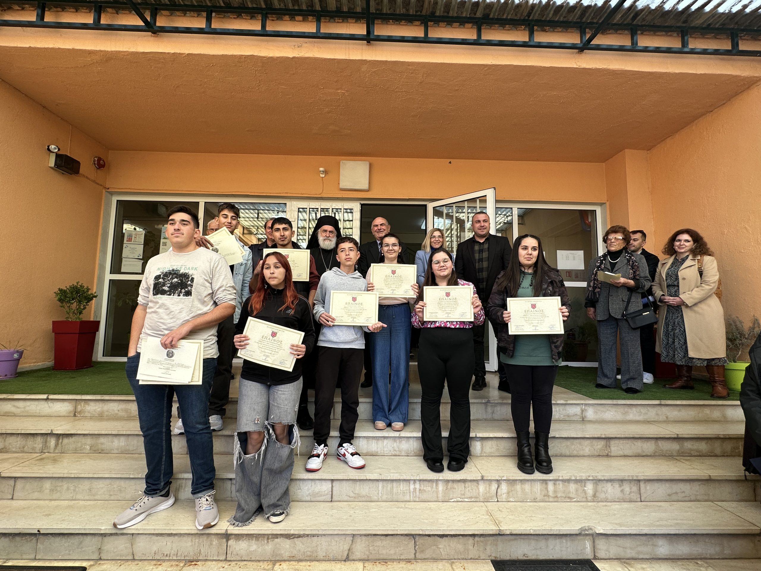 Απονομή μαθητικών βραβείων στην Σταυρούπολη Ξάνθης από τον δημοσιογράφο Τάσο Κοντογιαννίδη