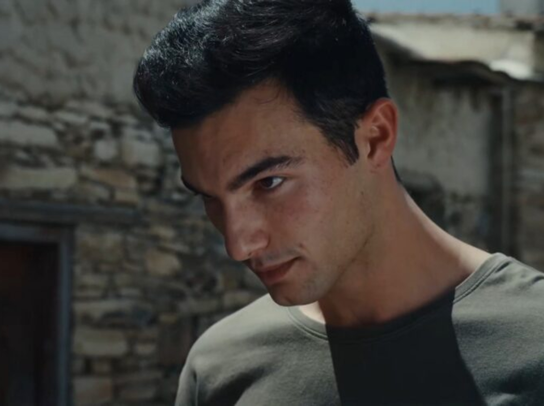 Η Γη της Ελιάς: Ο Λυκούργος ανακοινώνει στον Μιλτιάδη ότι προφυλακίζεται