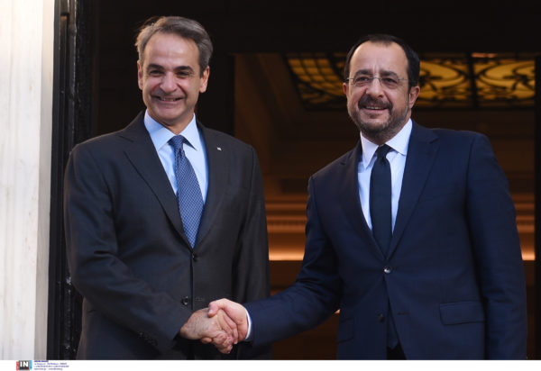 Συνάντηση Μητσοτάκη – Χριστοδουλίδη στο Μέγαρο Μαξίμου