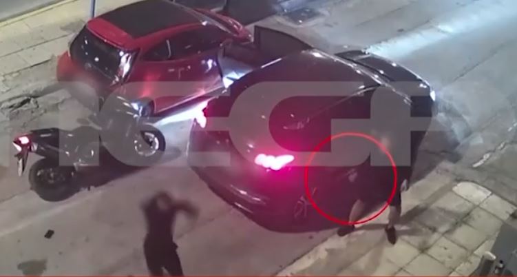 Νέα Σμύρνη: Εντοπίστηκαν οι αναβάτες της μηχανής που ενεπλάκησαν στην αιματηρή συμπλοκή με πυροβολισμούς – Τι ισχυρίστηκαν