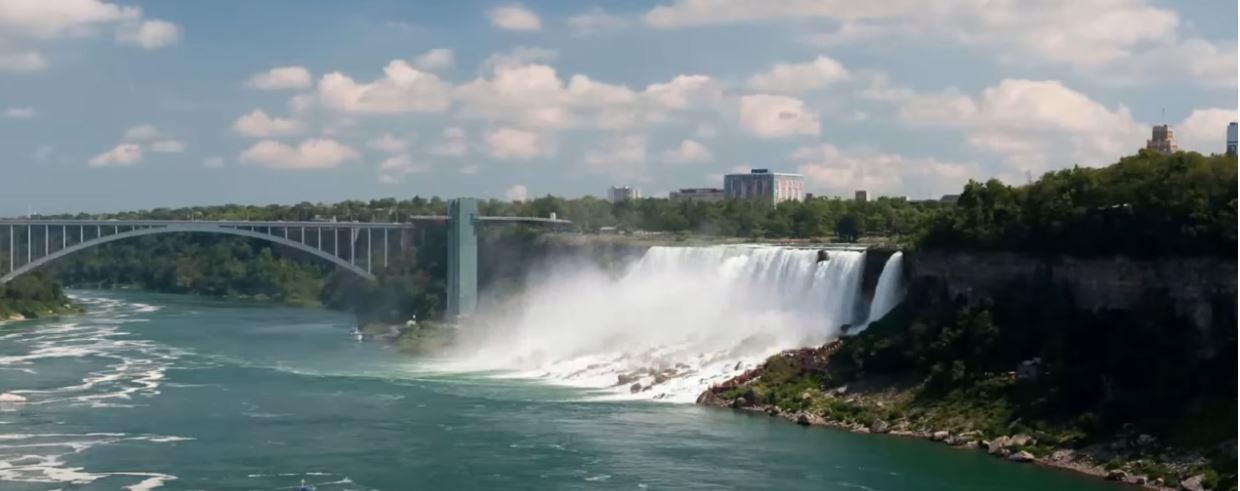 Τραγωδία στην Νέα Υόρκη: Μητέρα πήδηξε με τα δύο της παιδιά από τους καταρράκτες του Νιαγάρα – Νεκροί και οι τρεις τους