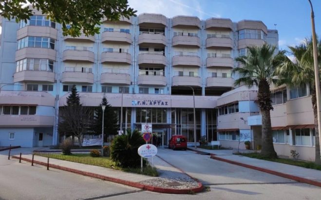 Στο νοσοκομείο Άρτας ηλικιωμένος που καρφώθηκε σε κάγκελο
