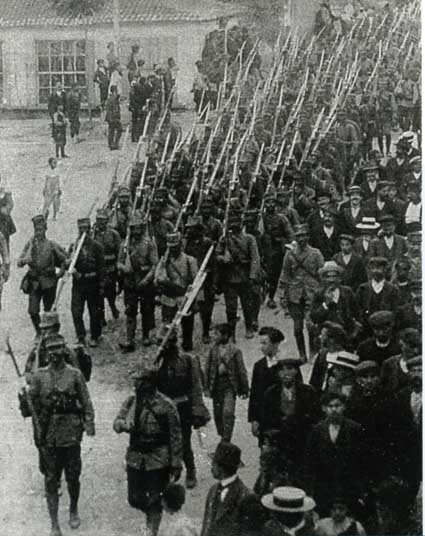 Ο Ελληνικός στρατός εισέρχεται ελευθερωτής στην πόλη