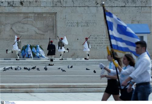 28η Οκτωβρίου: Πώς θα κινηθούν μετρό και τραμ – Οι δρόμοι που κλείνουν σε Αθήνα και Πειραιά