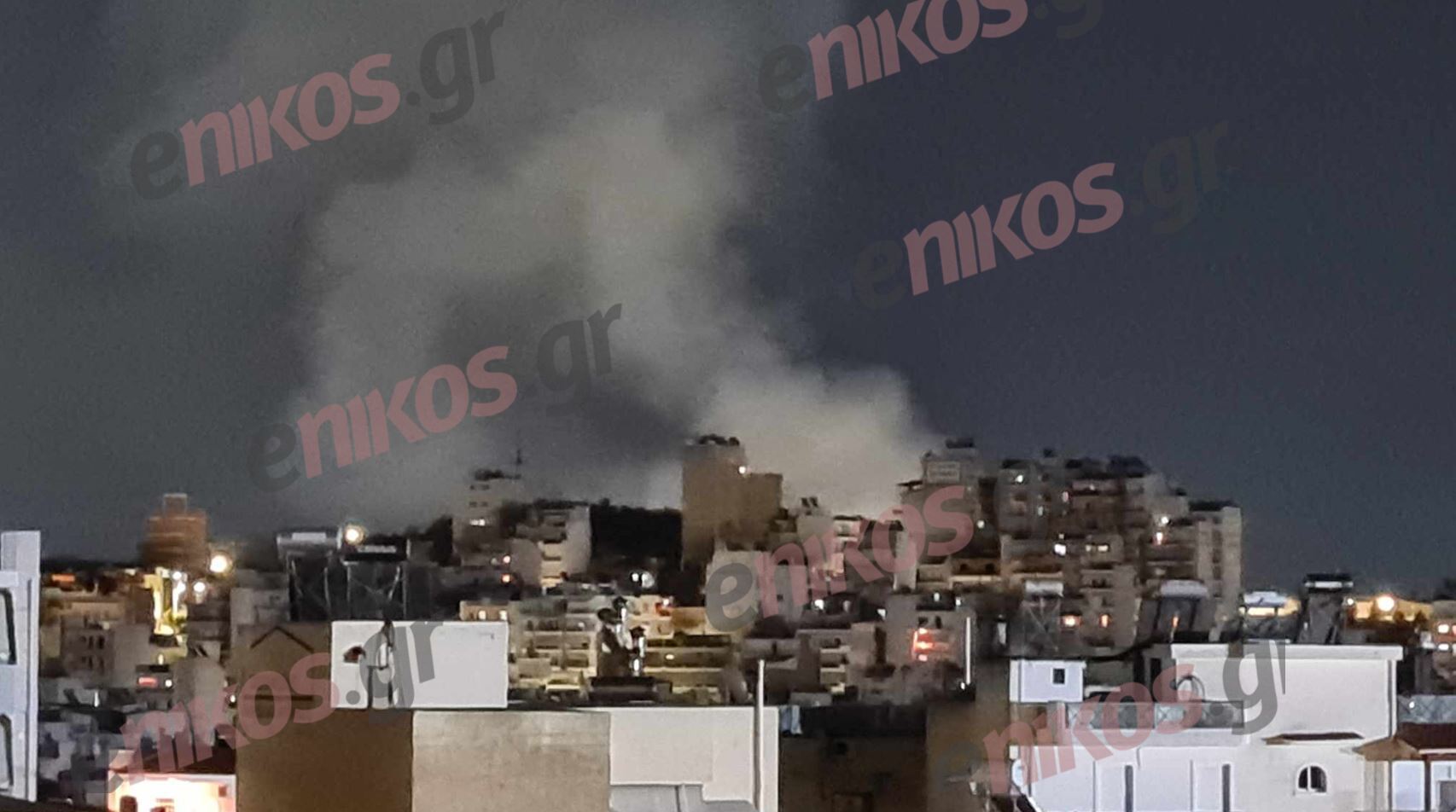 Πειραιάς: Αλλαγές στα δρομολόγια του ΗΣΑΠ λόγω της φωτιάς στο εγκαταλελειμμένο κτίριο – Νέες εικόνες αναγνωστών