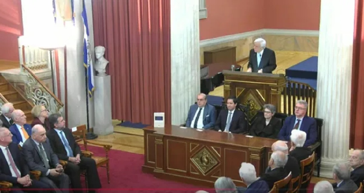 Επιδόθηκε στον Προκόπη Παυλόπουλο ο Τιμητικός Τόμος που συνέγραψαν 67 συνάδελφοί του