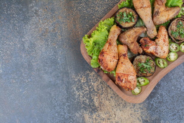 Συνταγή για κοτόπουλο με παρμεζάνα και λαχανάκια Βρυξελλών