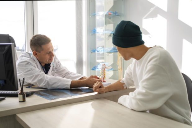 «Οι γιατροί απέδωσαν τα συμπτώματά μου σε αλλεργία και τώρα πάσχω από ανίατο καρκίνο» - Από την λάθος διάγνωση στην σκληρή μάχη με σπάνια νόσο