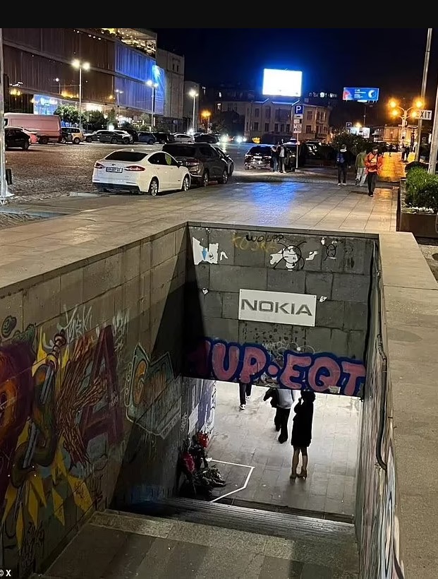 Η υπόγεια σήραγγα στην οποία έπεσε η 24χρονη.