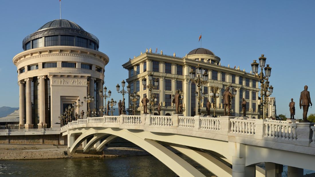 Σκόπια: Επίθεση στην κυβέρνηση από την αντιπολίτευση για την ενταξιακή πορεία της Βόρειας Μακεδονίας – Η απόφαση που την πυροδότησε