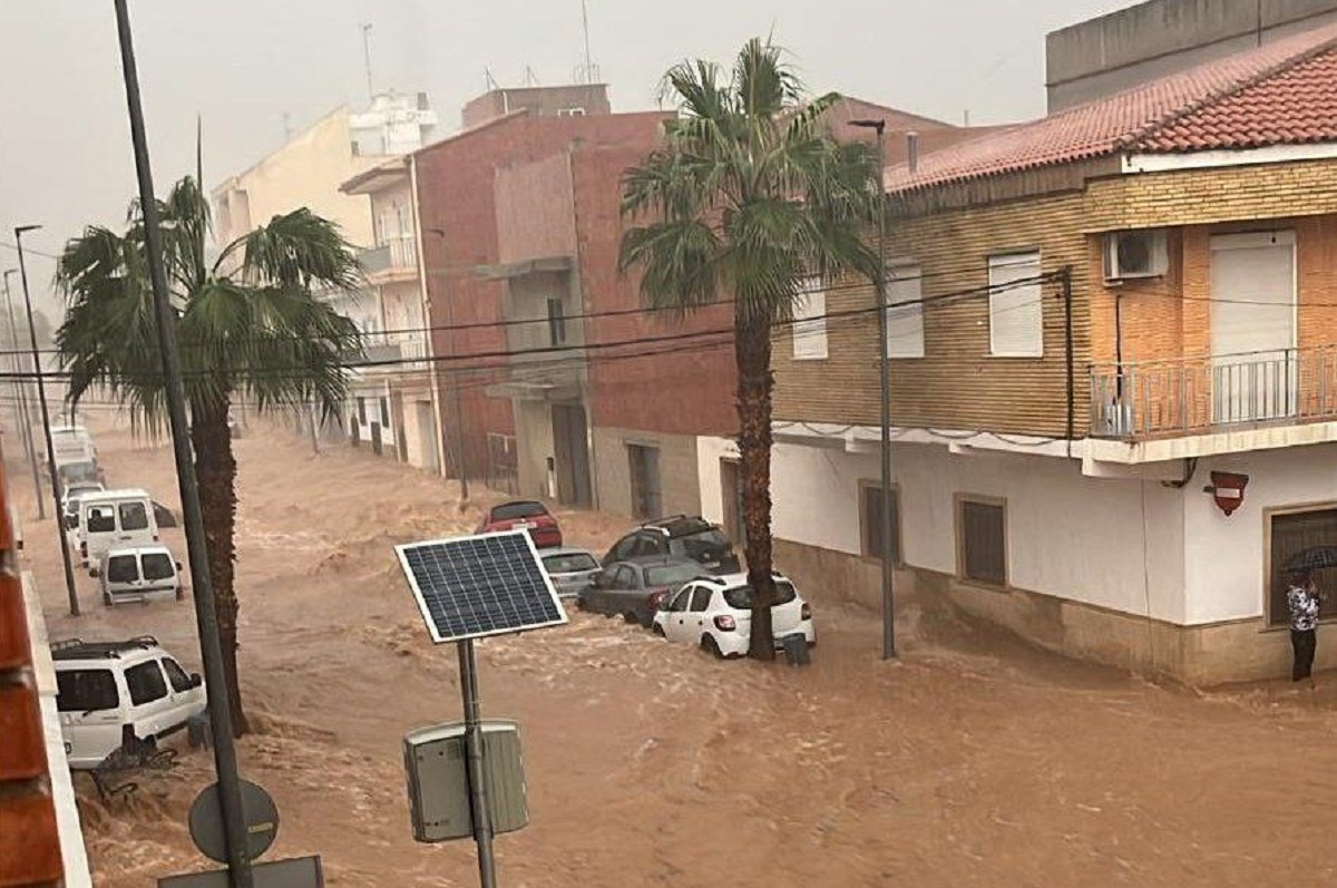 Ισπανία: Τουλάχιστον τέσσερις αγνοούμενοι από τις καταρρακτώδεις βροχές – BINTEO