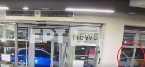 Θεσσαλονίκη: Bίντεο από την παράσυρση του πεζού στη Σταυρούπολη – Ο οδηγός της μηχανής εγκατέλειψε τον 27χρονο