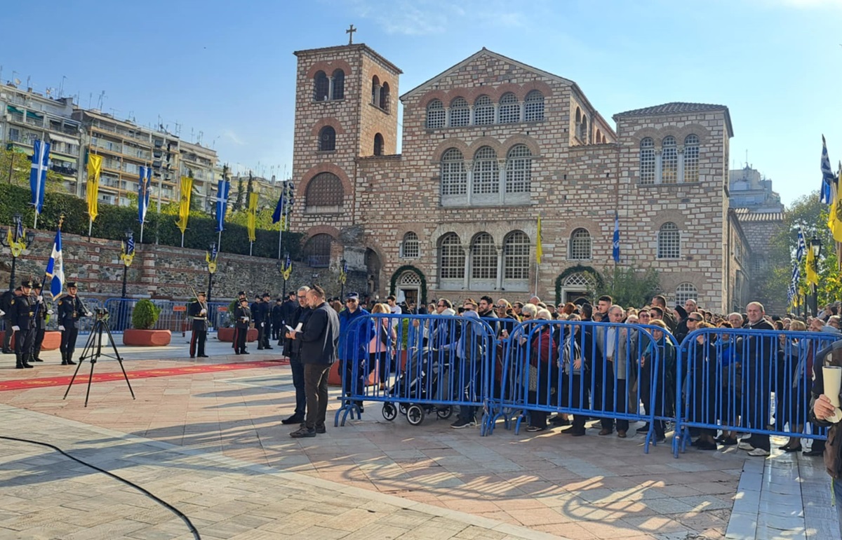 Θεσσαλονίκη: Πλήθος πιστών στον Ιερό Ναό του Αγίου Δημητρίου για τη διπλή γιορτή της πόλης – ΦΩΤΟ και ΒΙΝΤΕΟ