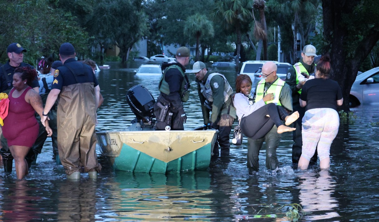 τυφώνας Milton διάσωση