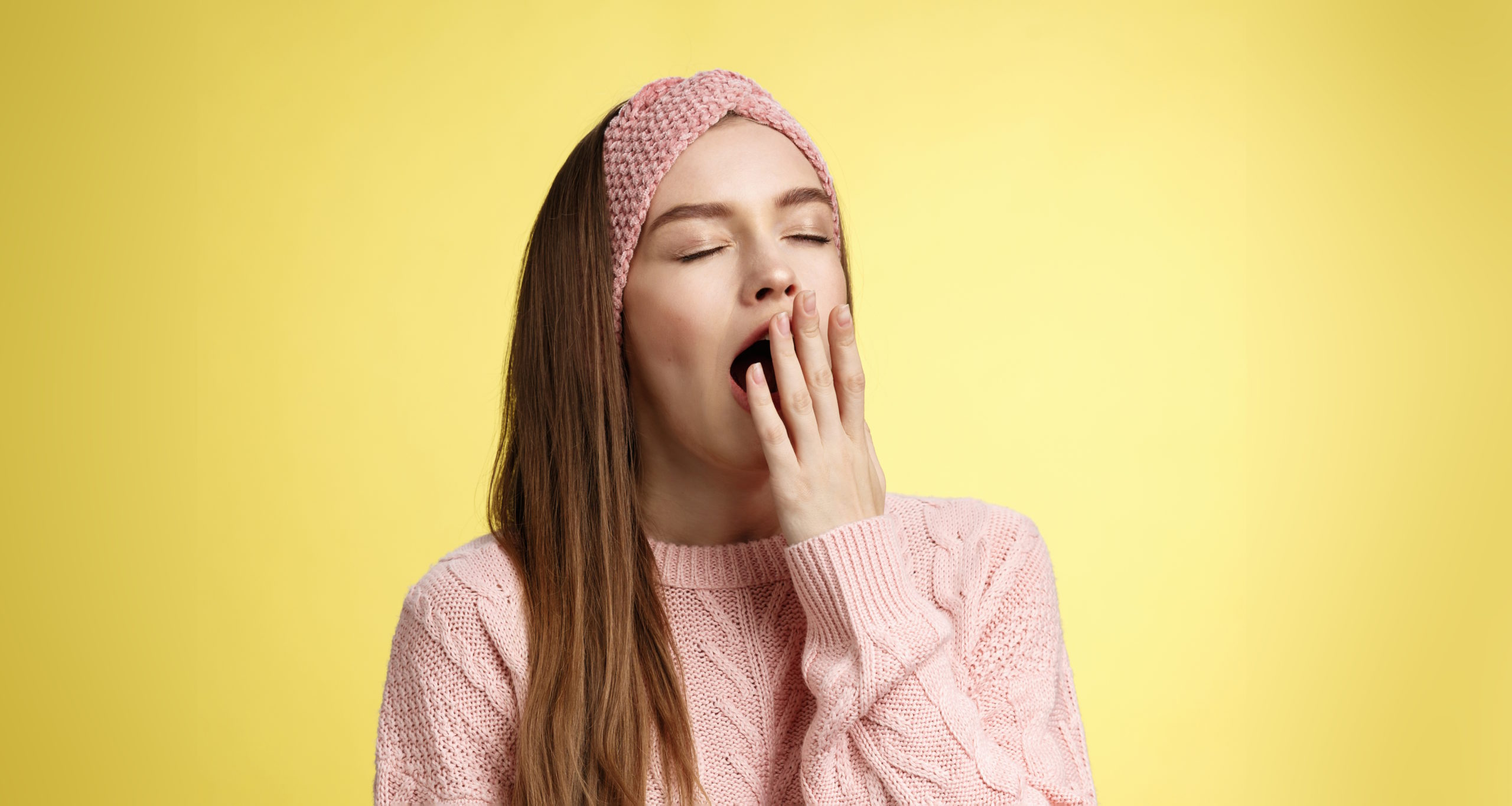 Ύπνος: Ειδικός αποκαλύπτει τον λόγο που νιώθετε πιο κουρασμένοι το φθινόπωρο