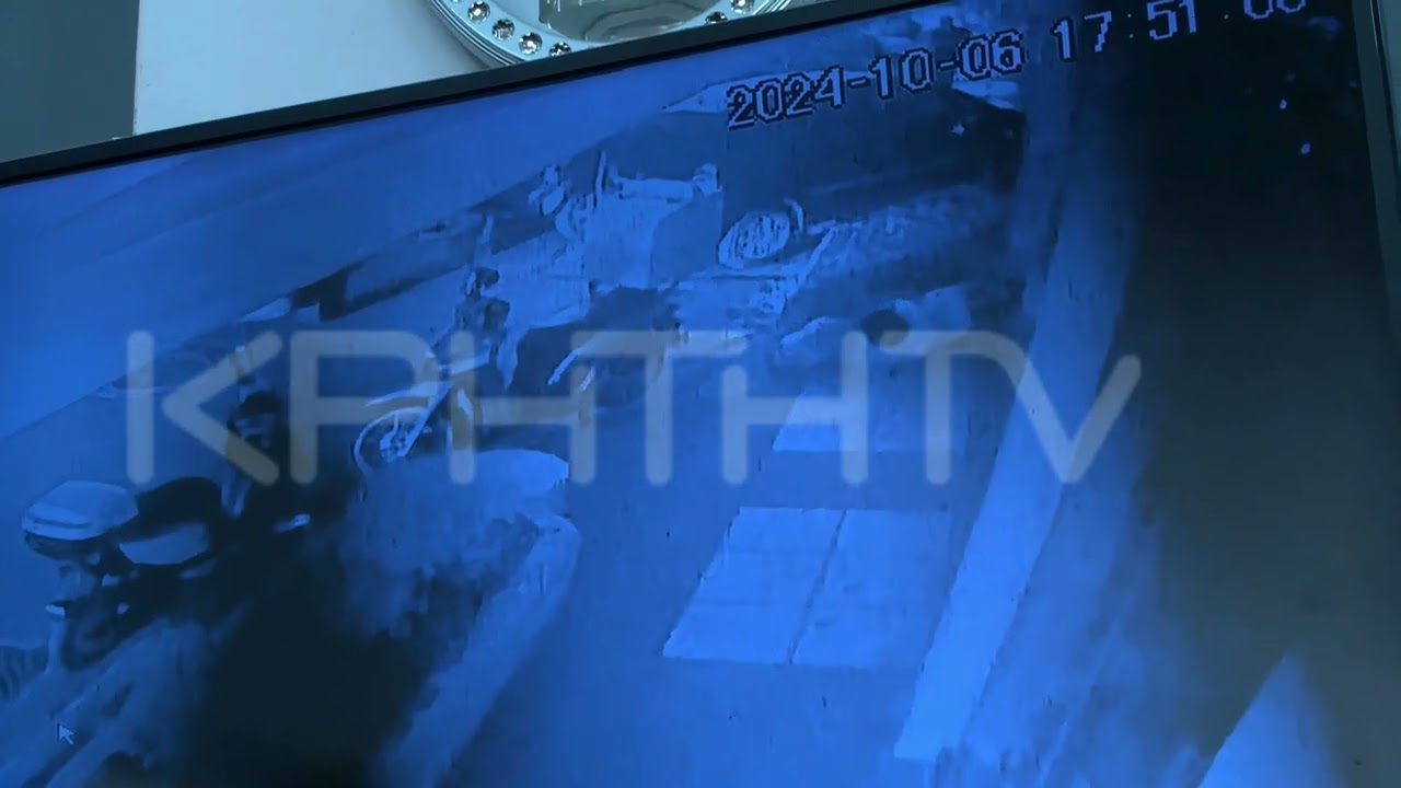 Ηράκλειο: Η στιγμή που μεθυσμένος οδηγός πέφτει πάνω σε σταθμευμένο όχημα και παρασύρει δύο πεζούς – ΒΙΝΤΕΟ