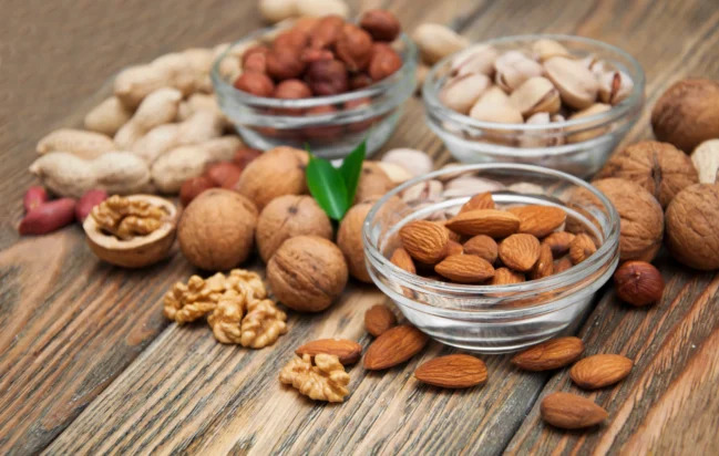 Ουρικό οξύ: 5 ξηροί καρποί που βοηθούν στη μείωση του με φυσικό τρόπο