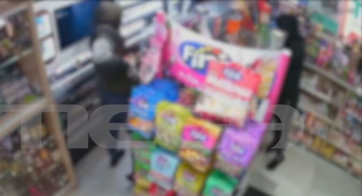 Βύρωνας: Τρόμος για υπάλληλο μίνι μάρκετ στα χέρια ληστών – Δείτε το βίντεο