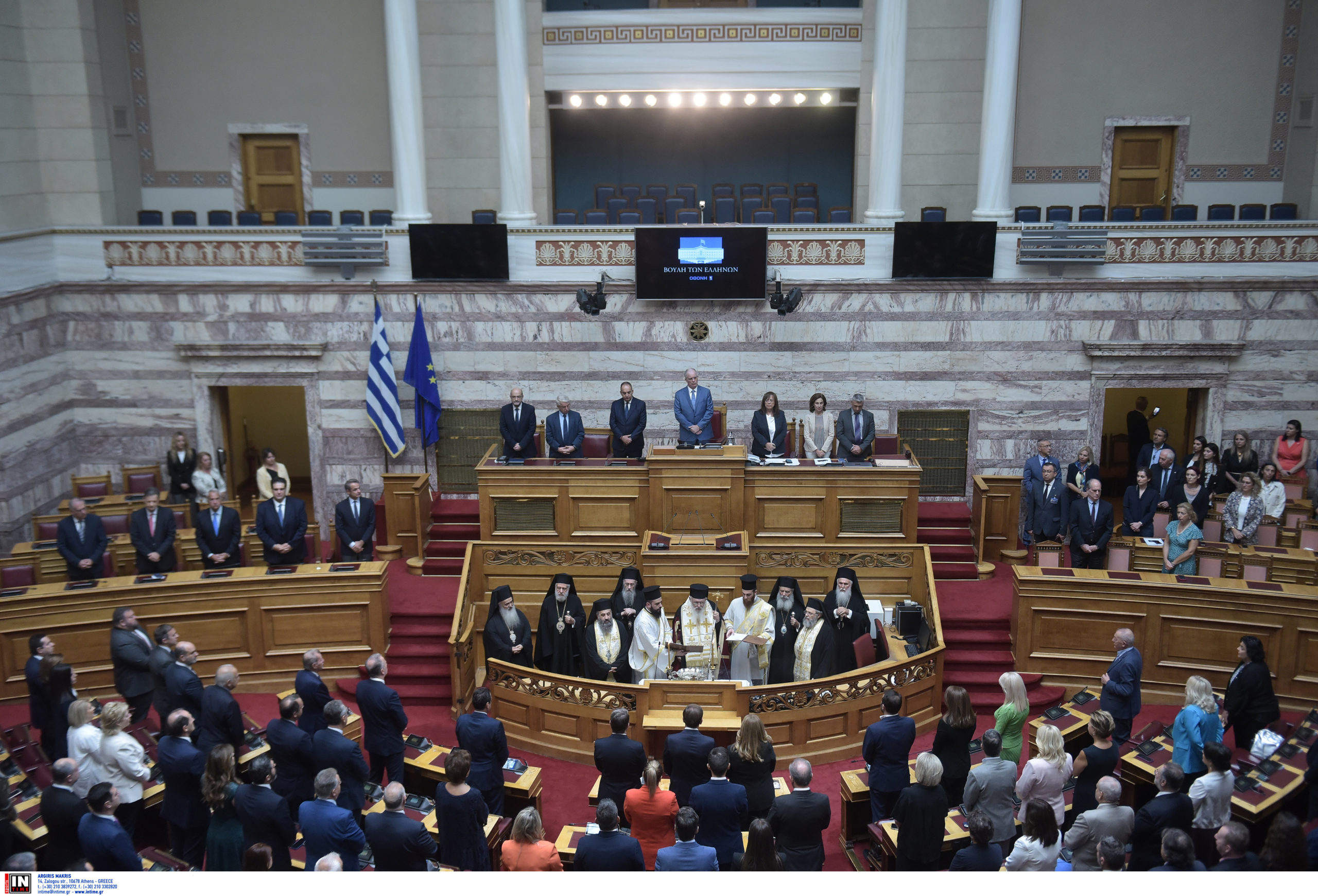 Βουλή: Αγιασμός για την έναρξη της νέας κοινοβουλευτικής περιόδου – Ξαφνική αδιαθεσία της Δόμνας Μιχαηλίδου