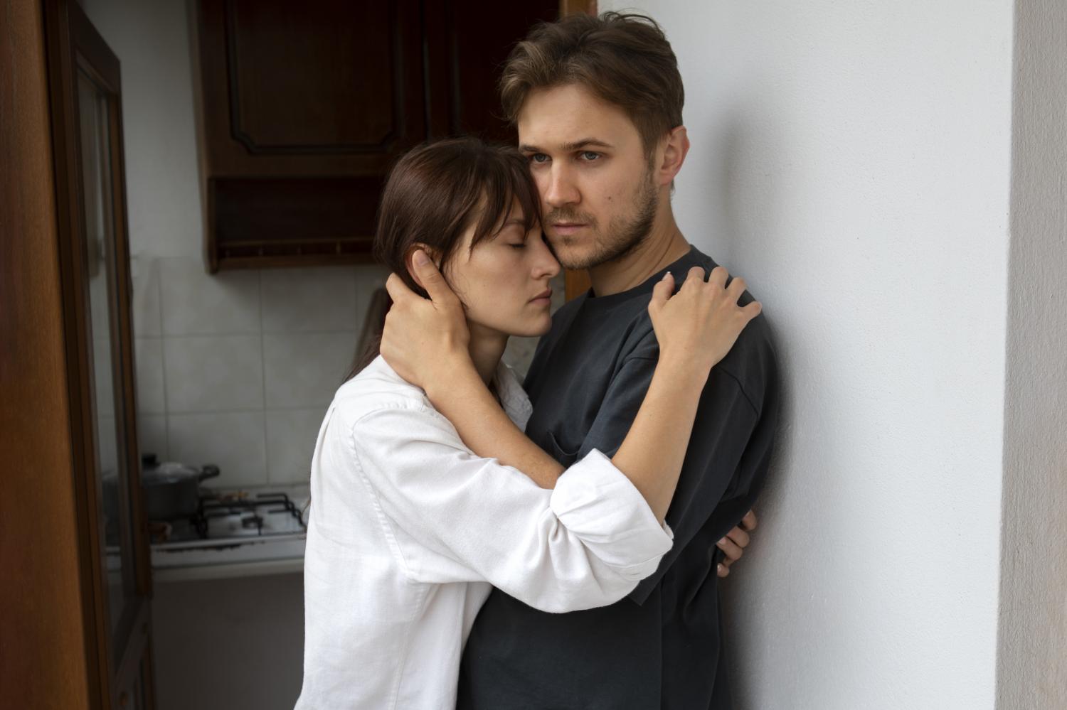 Οι γυναίκες που ερωτεύονται πάντα τους λάθος άνδρες, συνήθως είχαν αυτές τις 8 εμπειρίες στην παιδική ηλικία