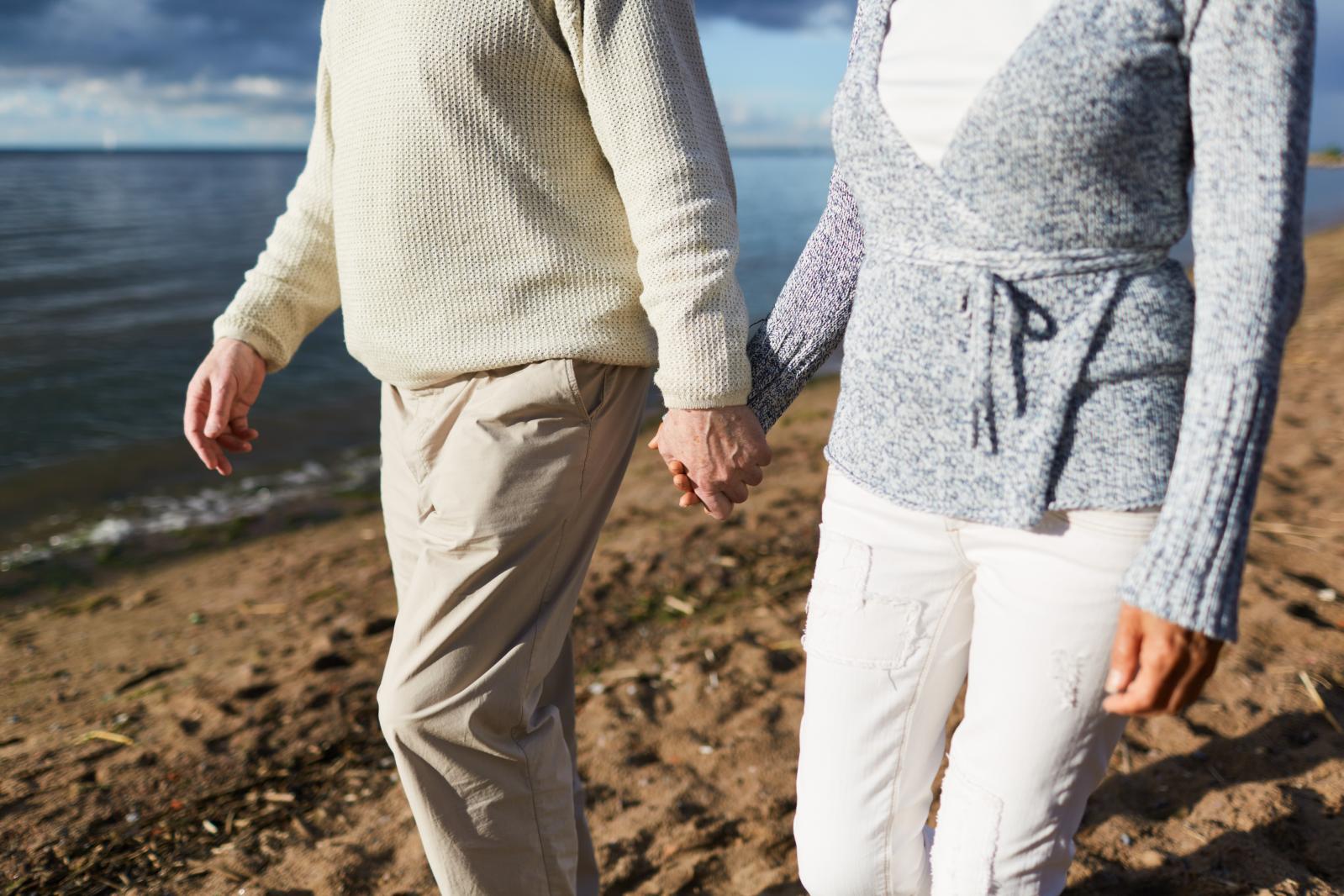 Είναι 35 ετών και κοιμάται με ηλικιωμένους - «Το έχουν μεγάλη ανάγκη, πολλοί από αυτούς δεν έχουν κάνει έρωτα από το 1999»