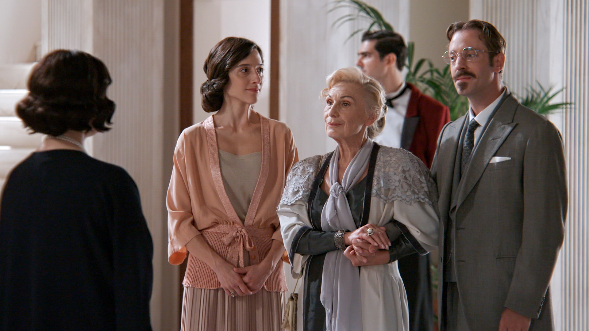 Grand Hotel: Η Σόφη Ζαννίνου μπαίνει στη σειρά και απαιτεί να μάθει αλήθειες- Τι θα δούμε απόψε