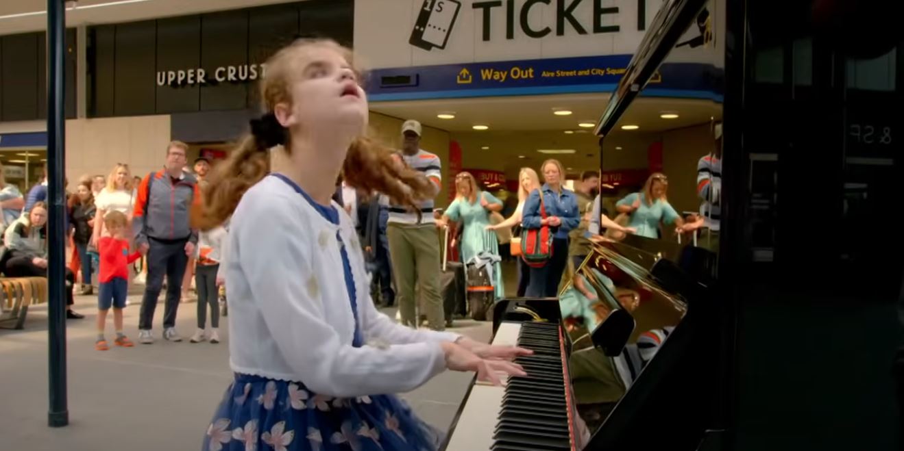 Λούσι Ιλινγκγουόρθ: Συγκίνησε η τυφλή και αυτιστική πιανίστρια στο ντεμπούτο της στην τηλεόραση