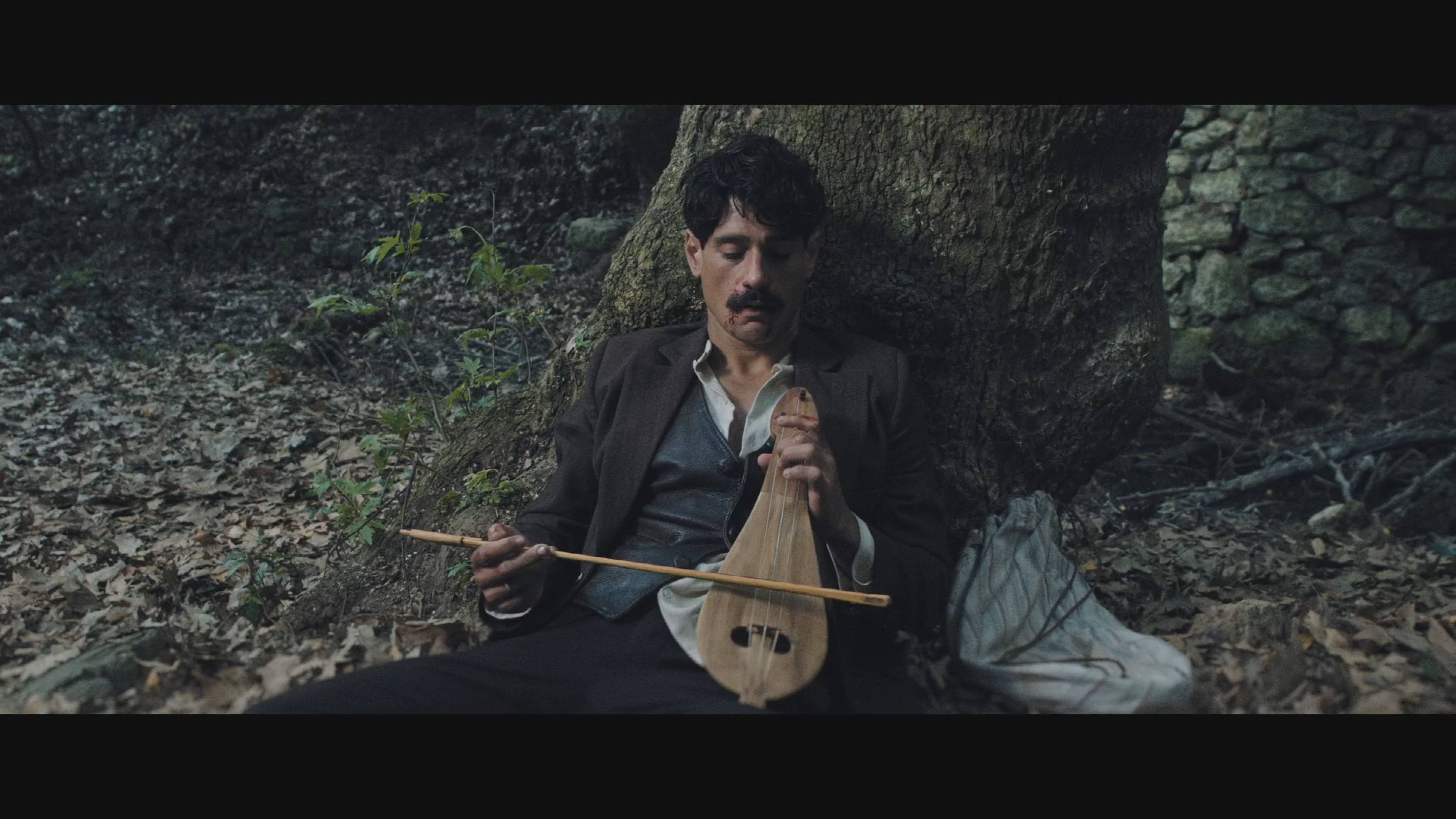 «17 Κλωστές»: O Καστελάνης γίνεται ο πρώτος τσαγκάρης του νησιού