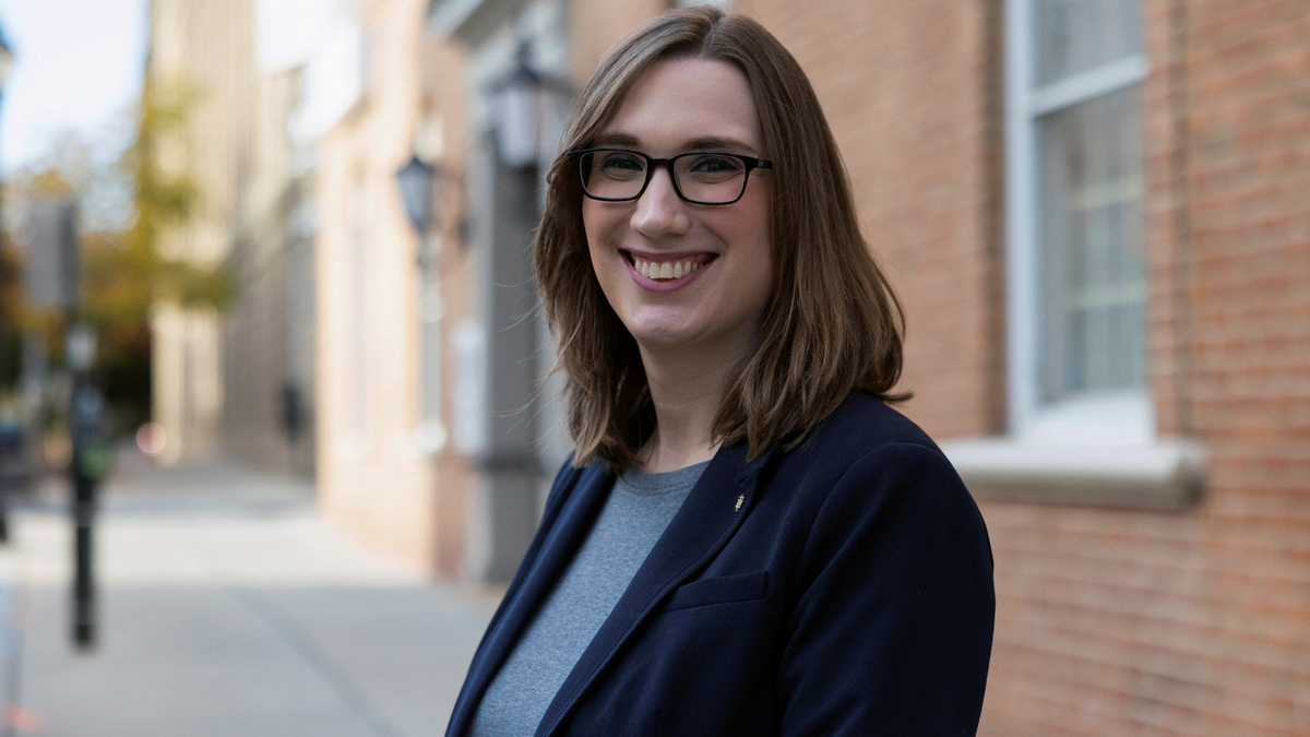 Αμερικανικές εκλογές 2024: Έγραψε ιστορία η Σάρα ΜακΜπράιντ – Είναι το πρώτο τρανς άτομο που εκλέγεται στο Κογκρέσο