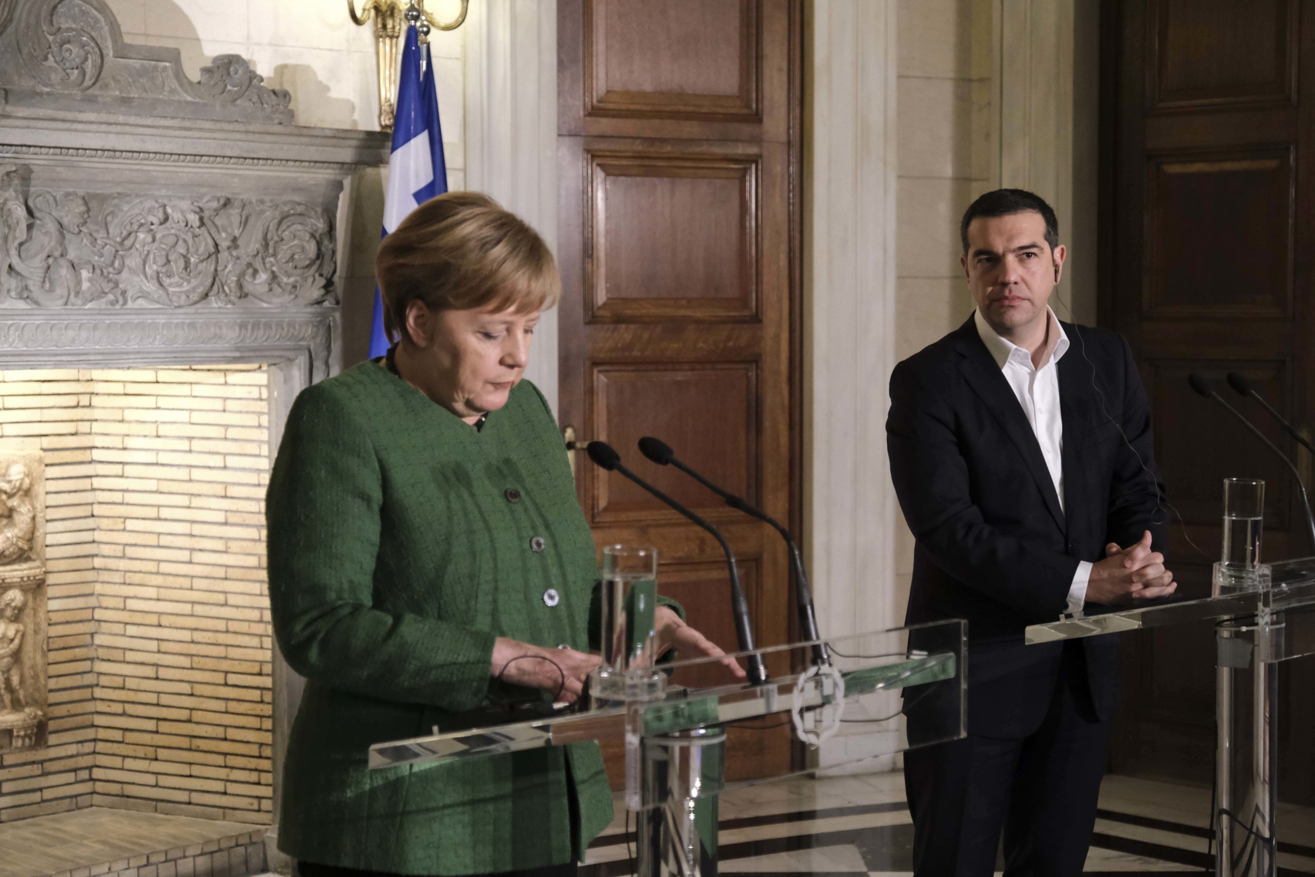 Μέρκελ: Ο Μίκης Θεοδωράκης, ο Γιώργος Παπανδρέου και το τηλεφώνημα «έκπληξη» από τον Τσίπρα – Άγνωστα περιστατικά και διάλογοι στα απομνημονεύματά της