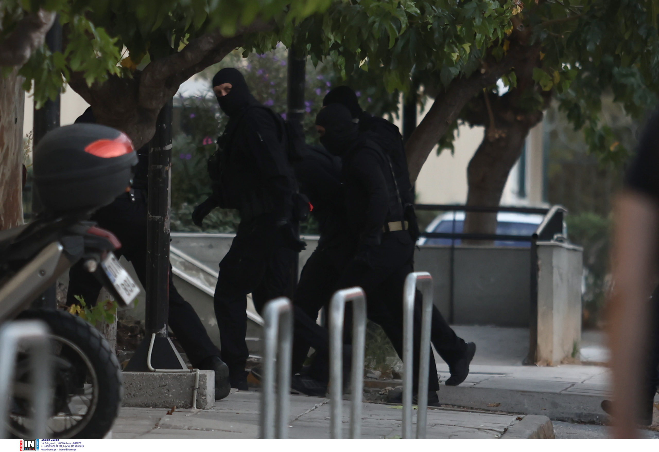 Έκρηξη στους Αμπελόκηπους: Στο αεροδρόμιο συνελήφθη η 30χρονη που είχε τα κλειδιά του διαμερίσματος – Αύριο θα οδηγηθεί στον Εισαγγελέα