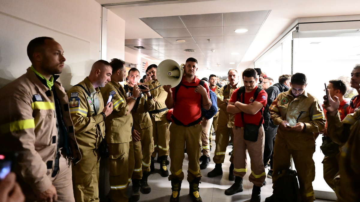 Εποχικοί πυροσβέστες: Θα πραγματοποιήσουν συγκέντρωση το πρωί της Παρασκευής στη Βουλή