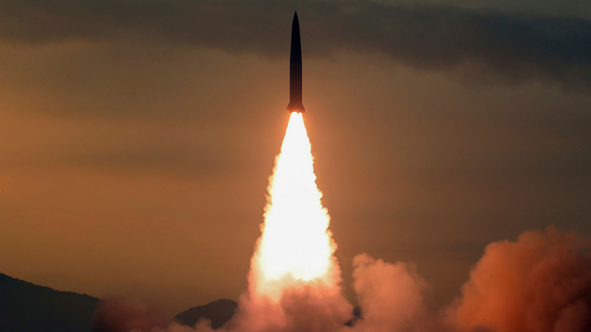 Βόρεια Κορέα: Ομοβροντία βαλλιστικών πυραύλων με βραχύ βεληνεκές λίγες ώρες πριν από τις εκλογές στις ΗΠΑ