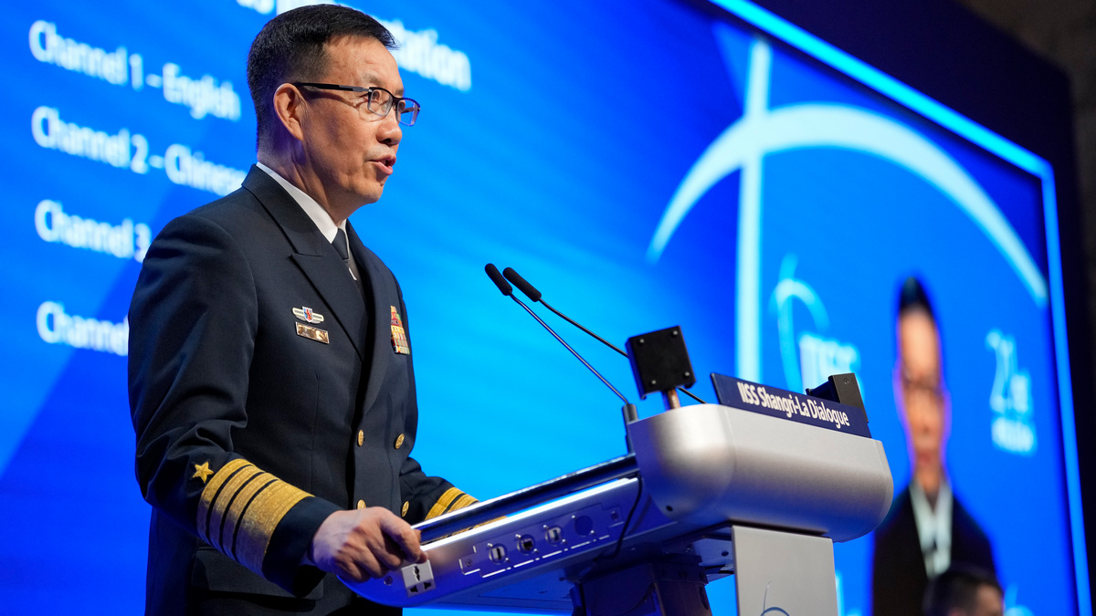 Financial Times: Αντιμέτωπος με έρευνα για διαφθορά βρίσκεται ο Κινέζος υπουργός Άμυνας Ντονγκ Τζουν