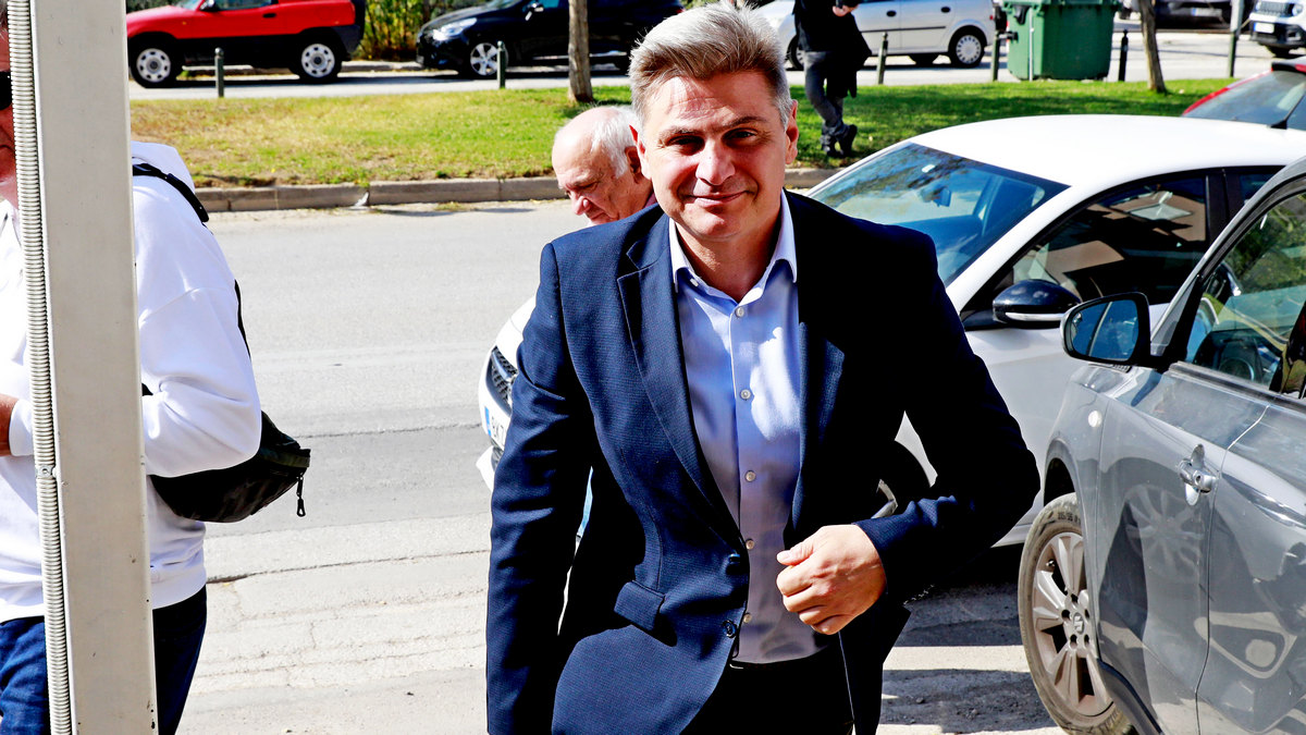 Νίκος Φαραντούρης: Επίθεση στον Στέφανο Κασσελάκη – «Στο καλό»