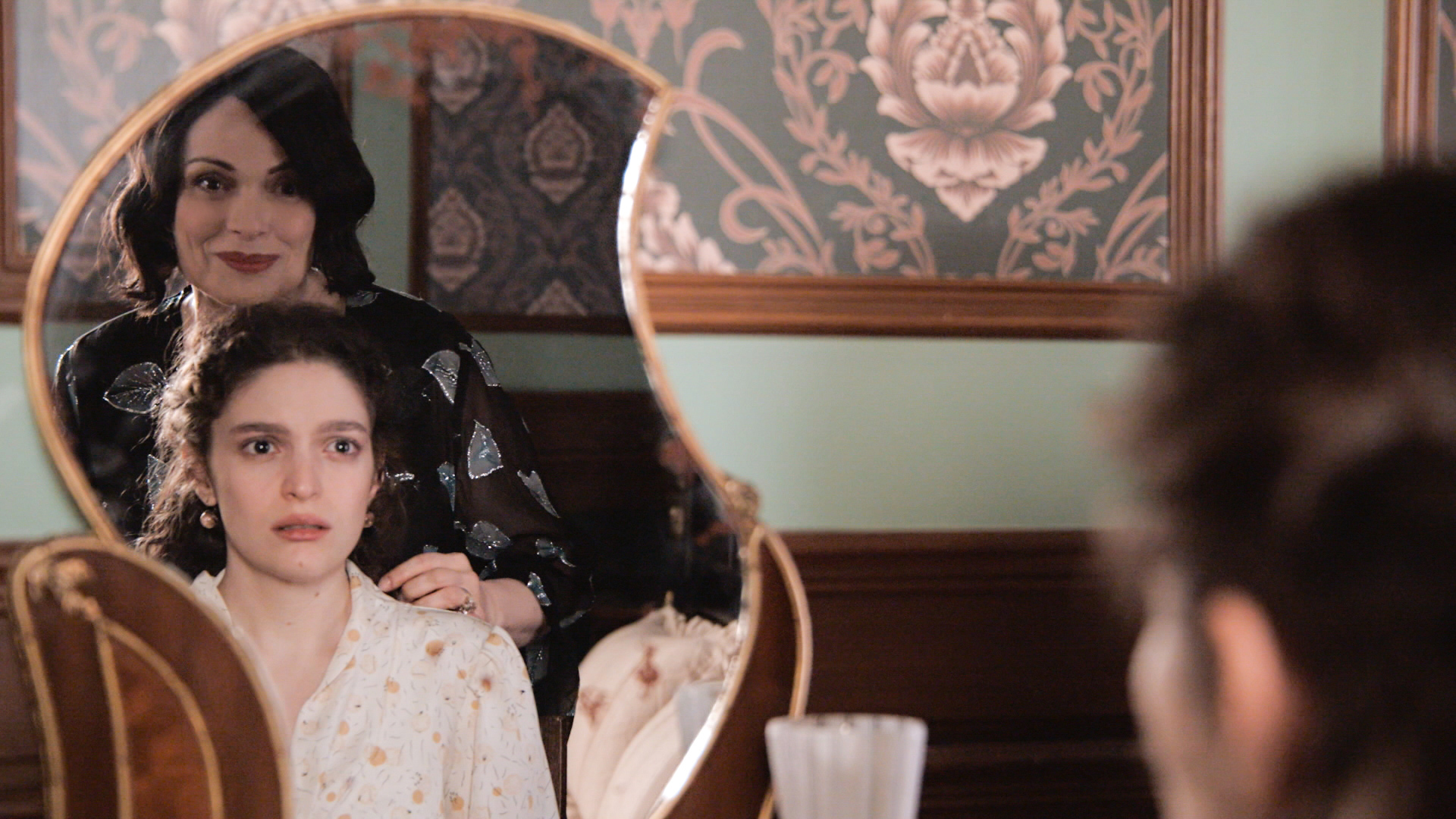 Grand Hotel: Η Κυβέλη πιέζει την Αλίκη να παντρευτεί τον Ρήγα