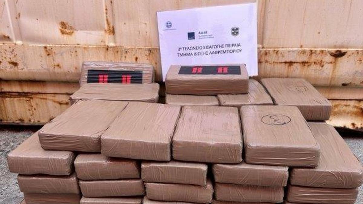 ΑΑΔΕ: Εντοπίστηκε κοκαΐνη αξίας άνω των 2,3 εκατ. ευρώ σε κιβώτιο με μπανάνες