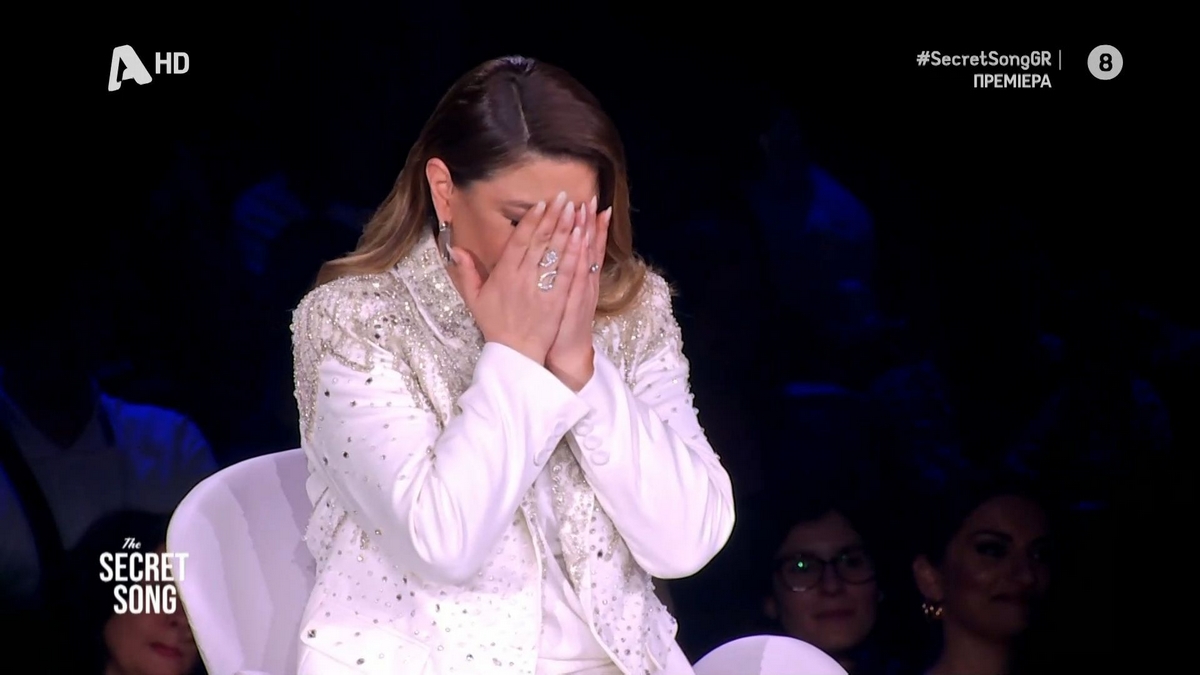 Secret Song: Δάκρυσε η Έλενα Παπαρίζου στην πολυπληθή της έκπληξη – «Εγώ, τώρα, τι πρέπει να κάνω δηλαδή;»