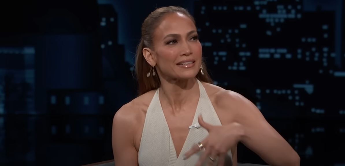 Τζένιφερ Λόπεζ: Μετρά αντίστροφα για τη μαγεία των Χριστουγέννων