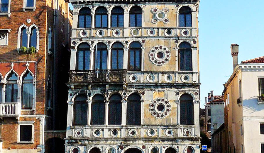 «Κα Ντάριο»: Πουλήθηκε το «καταραμένο παλάτσο» της Βενετίας – Οι αλλόκοτες ιστορίες για το ιστορικό κτίριο