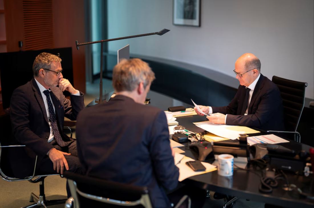 Πούτιν – Σολτς: Τι είπαν οι δύο ηγέτες στην πρώτη συνομιλία τους ύστερα από 2 χρόνια – Οι βαθιές διαφωνίες, τα «ανοίγματα» και η αντίδραση Ζελένσκι