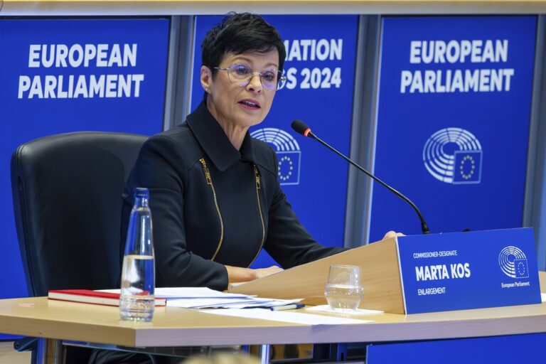 Μάρτα Κος: Η νέα Επίτροπος για τη Διεύρυνση της ΕΕ καλεί τη Βόρεια Μακεδονία να αλλάξει το Σύνταγμά της