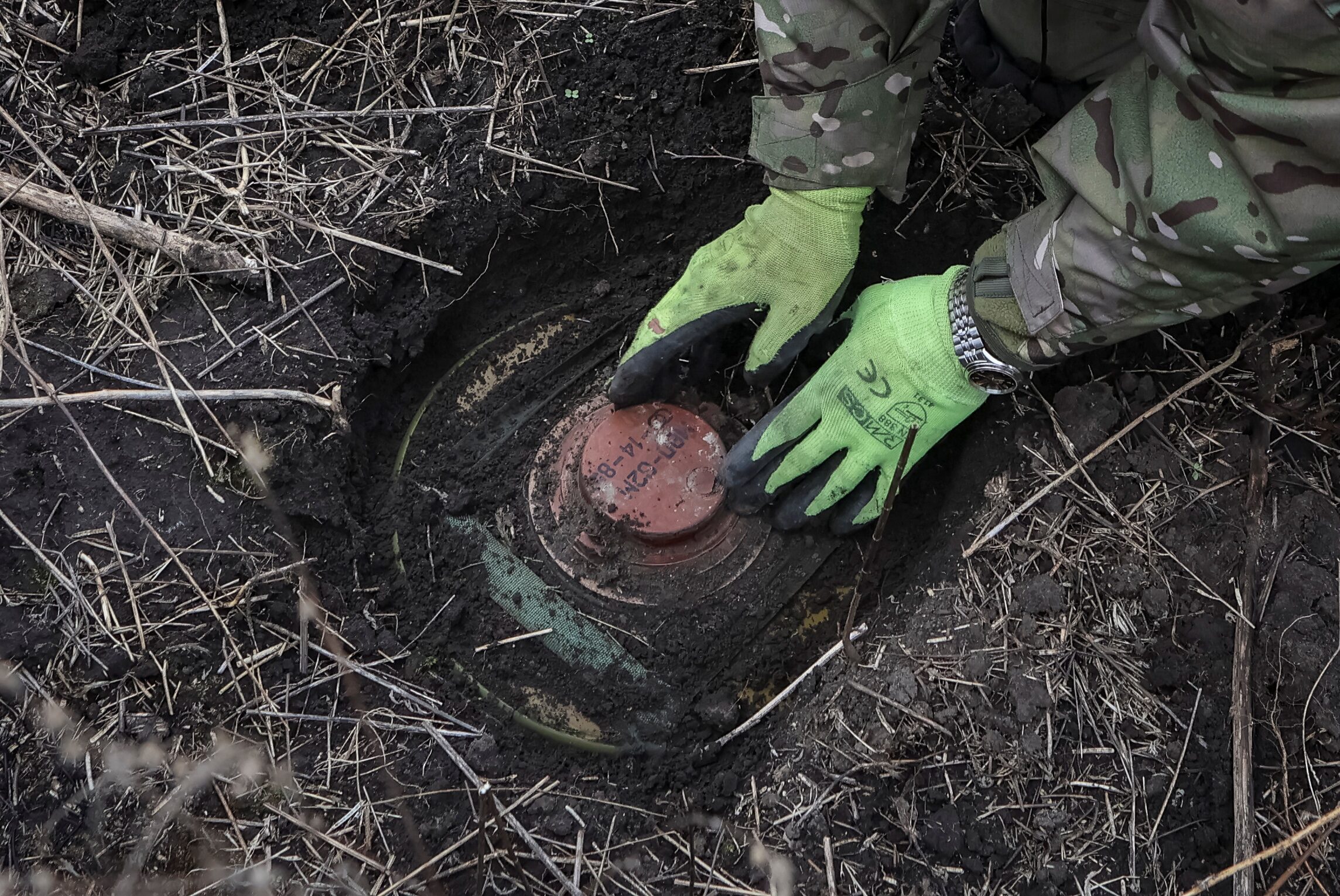 Ουκρανία: Οι ΗΠΑ θα στείλουν νάρκες κατά προσωπικού για να επιβραδύνουν την ρωσική προέλαση – Η αμφιλεγόμενη κίνηση της κυβέρνησης Μπάιντεν